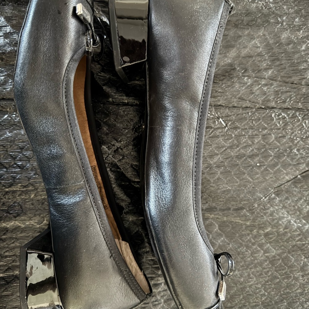 Elegant Black Women's Flats with Bow Detail - Picture 2 of 4
